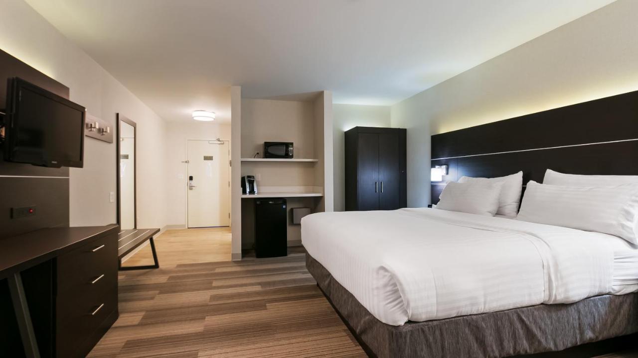 King Studio Suite at Holiday Inn Express & Suites Everett by IHG