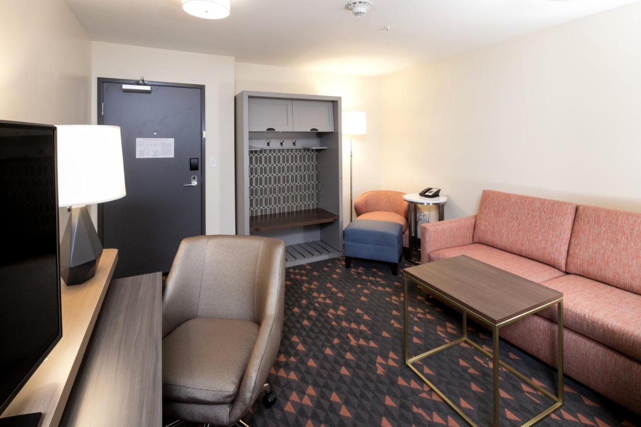 King Suite at Holiday Inn Hotels and Suites Mount Pleasant, an IHG Hotel
