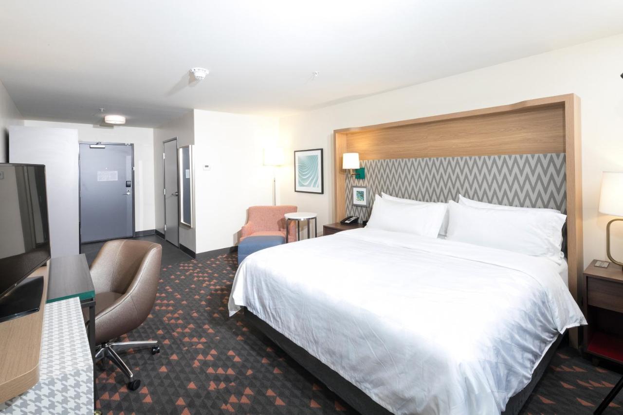 Leisure King Room at Holiday Inn Hotels and Suites Mount Pleasant, an IHG Hotel
