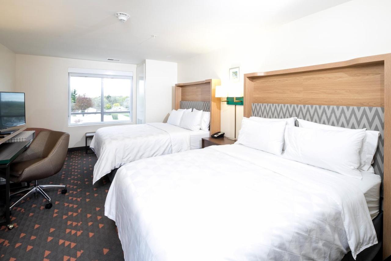 Queen Room with Two Queen Beds at Holiday Inn Hotels and Suites Mount Pleasant, an IHG Hotel
