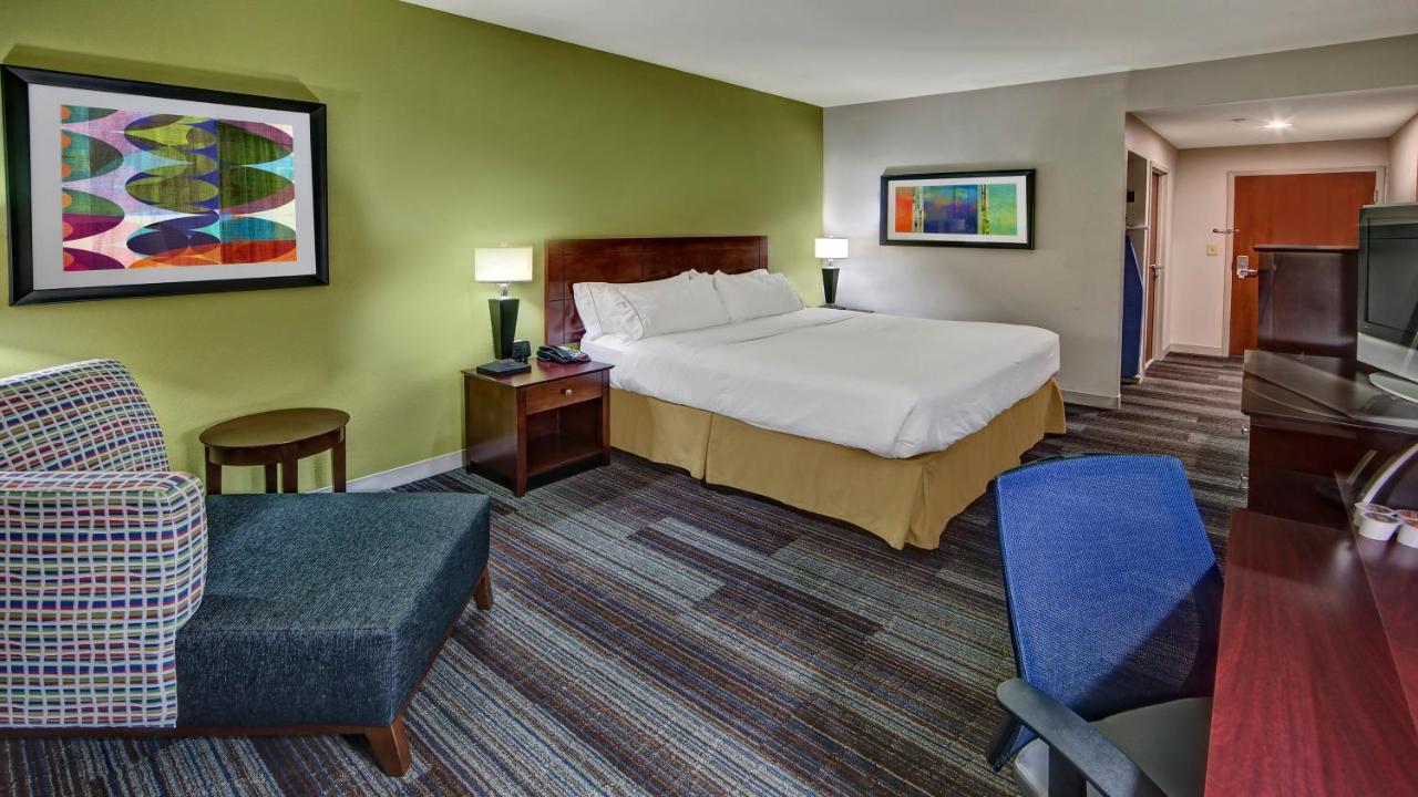 King Room - Non-Smoking at Holiday Inn Express Hotel & Suites Cookeville by IHG