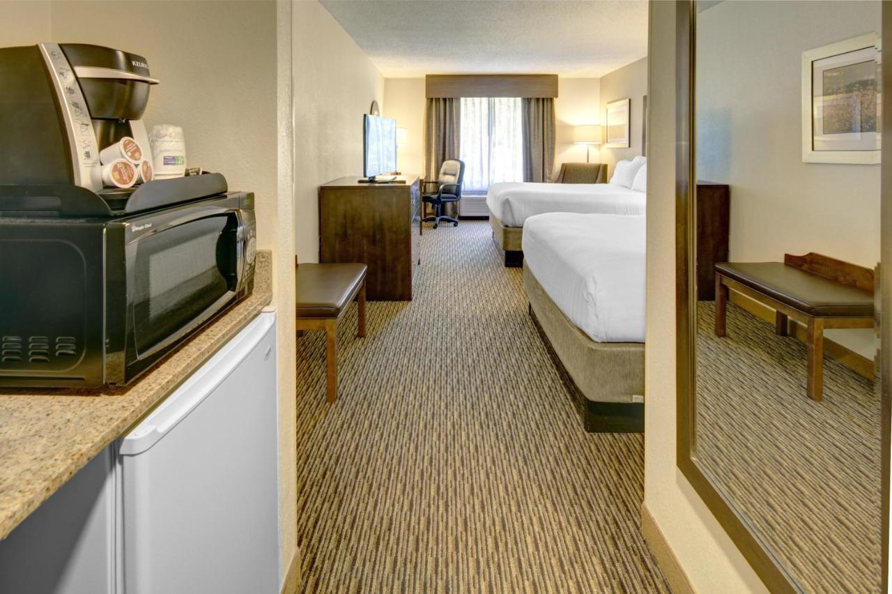 Queen Room with Two Queen Beds - Non-Smoking at Holiday Inn Express Hotel & Suites Emporia by IHG