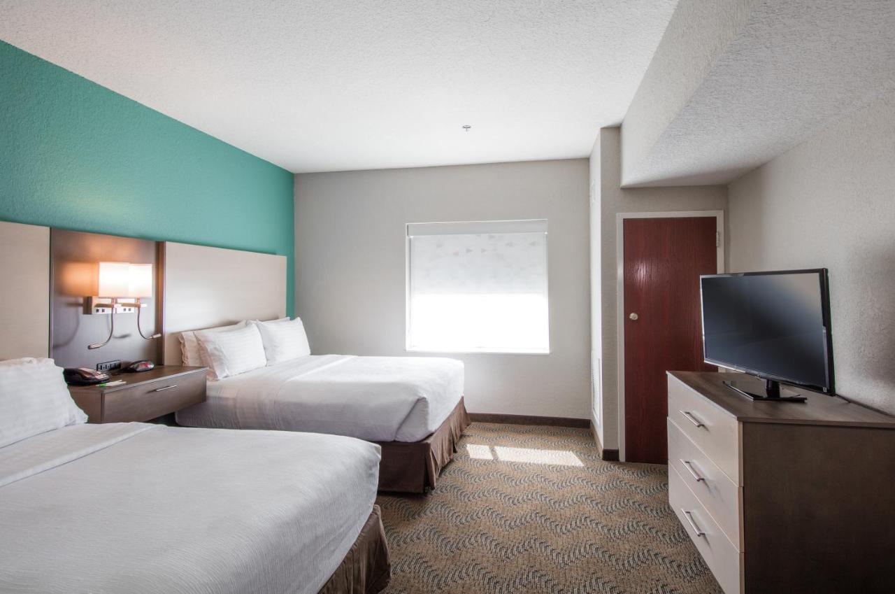 Queen Suite at Holiday Inn & Suites Lake City by IHG