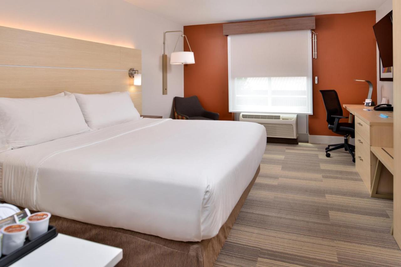 King Room - Disability Access at Holiday Inn Express & Suites Cincinnati - Mason by IHG