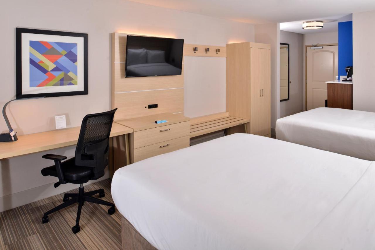 Queen Room with Two Queen Beds at Holiday Inn Express & Suites Cincinnati - Mason by IHG