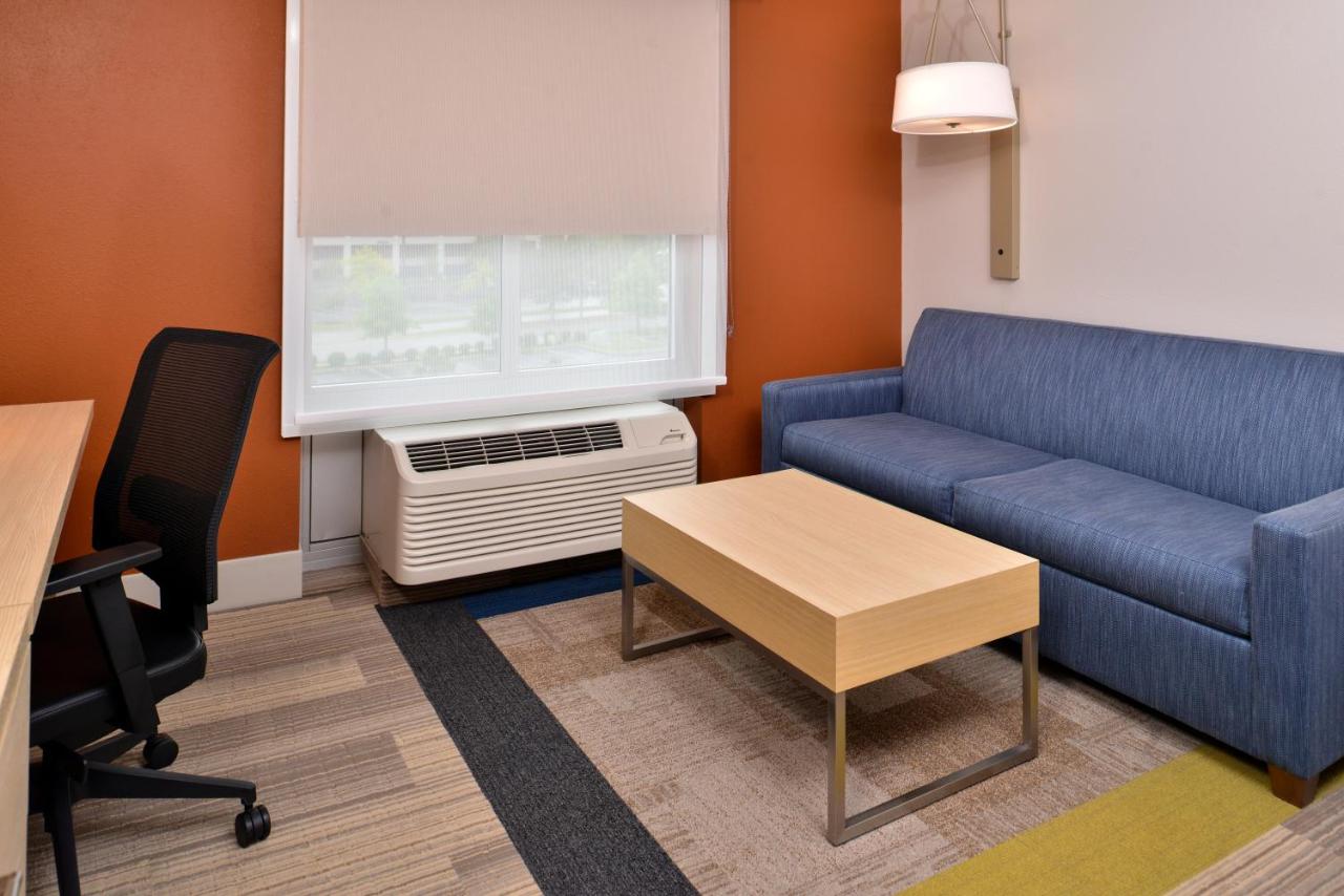 King Suite at Holiday Inn Express & Suites Cincinnati - Mason by IHG