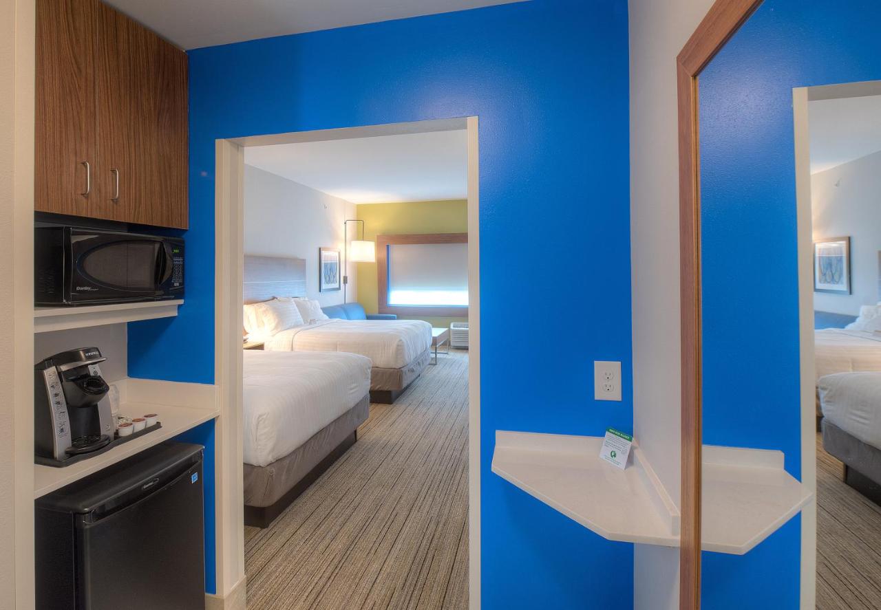 Queen Room with Two Queen Beds at Holiday Inn Express & Suites Fort Mill by IHG
