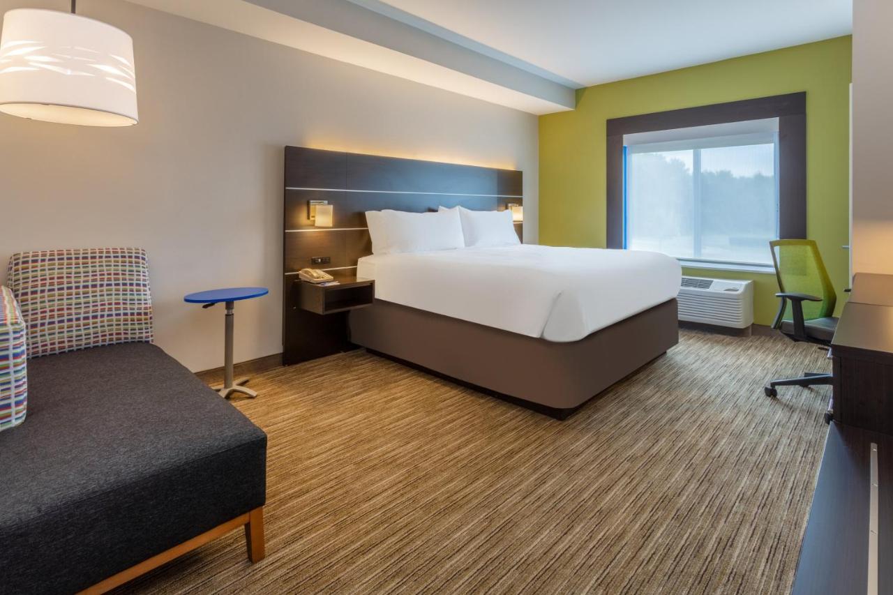 Leisure King Room at Holiday Inn Express Hotel & Suites Charlotte Arrowood by IHG
