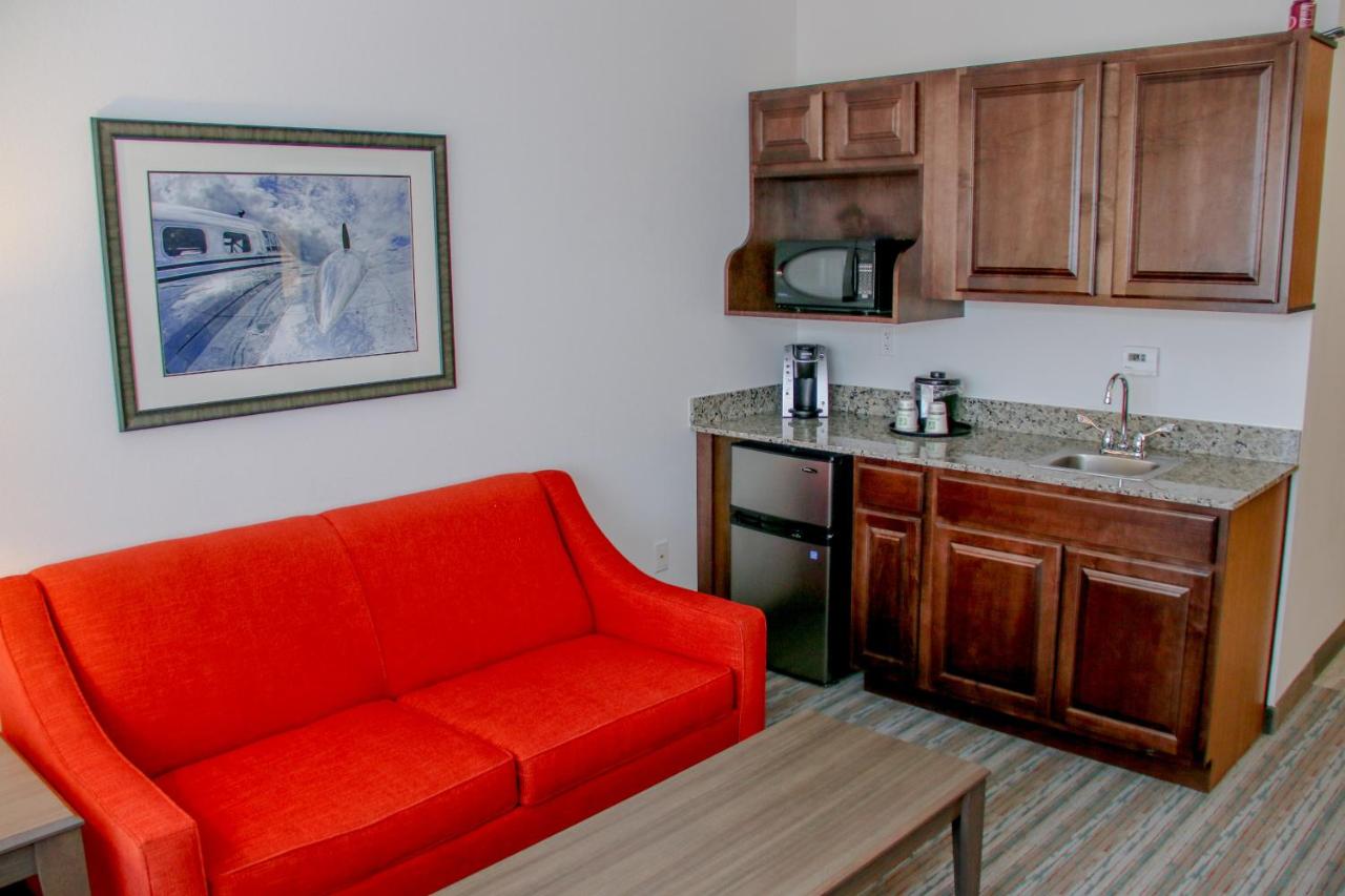 Executive Suite with Transfer Shower - Hearing Accessible at Holiday Inn & Suites Denver Tech Center-Centennial by IHG