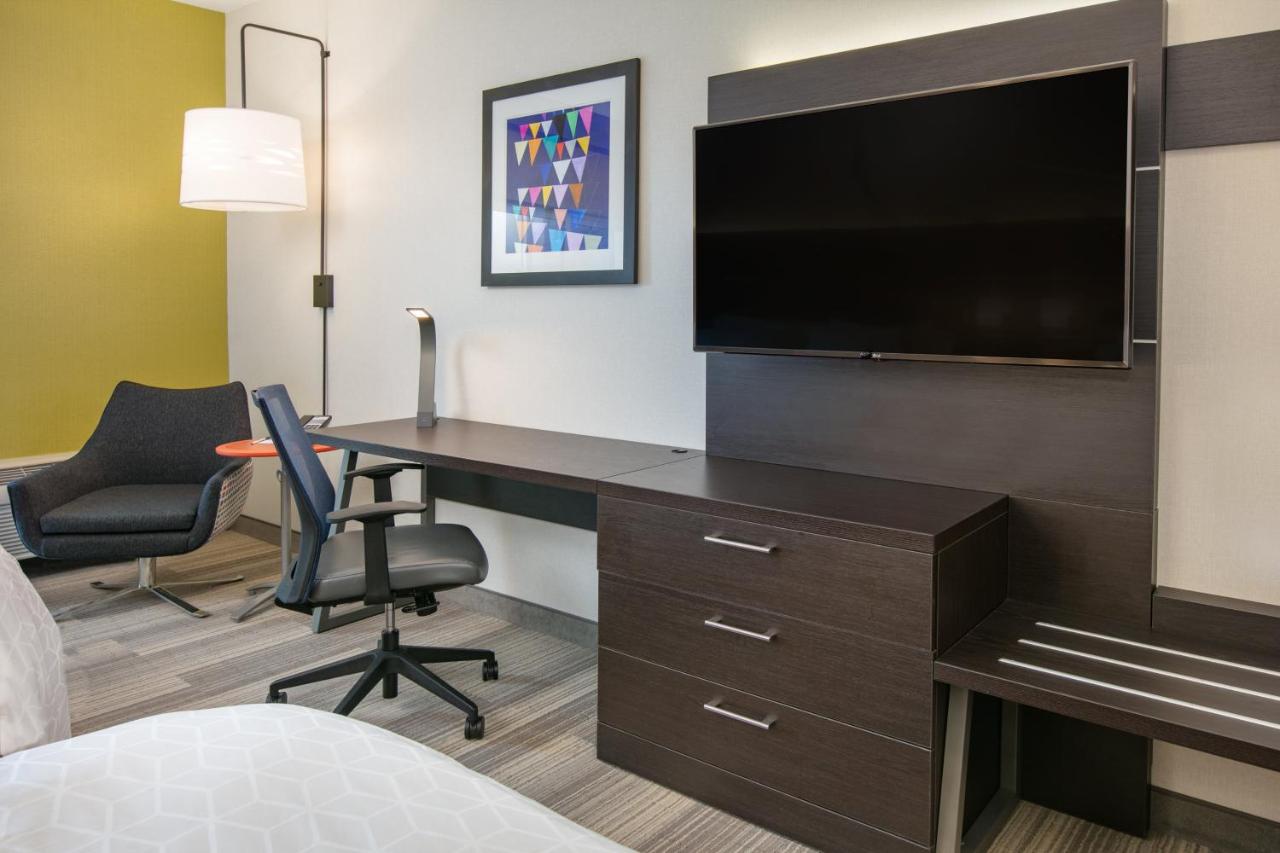 Room Selected at Check-In at Holiday Inn Express Hotel & Suites Seaside-Convention Center by IHG