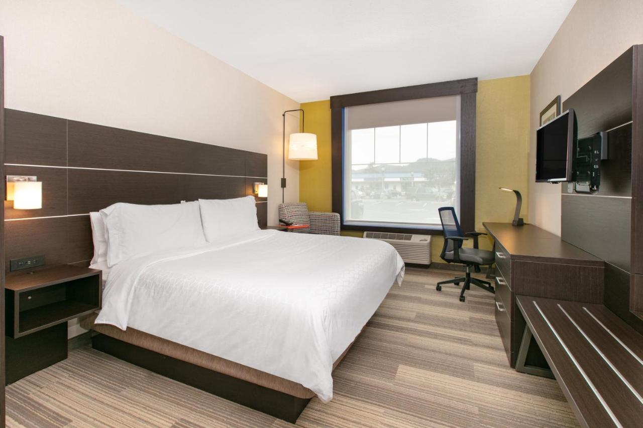 King Room with Mobility Accessible Roll-In Shower at Holiday Inn Express Hotel & Suites Seaside-Convention Center by IHG