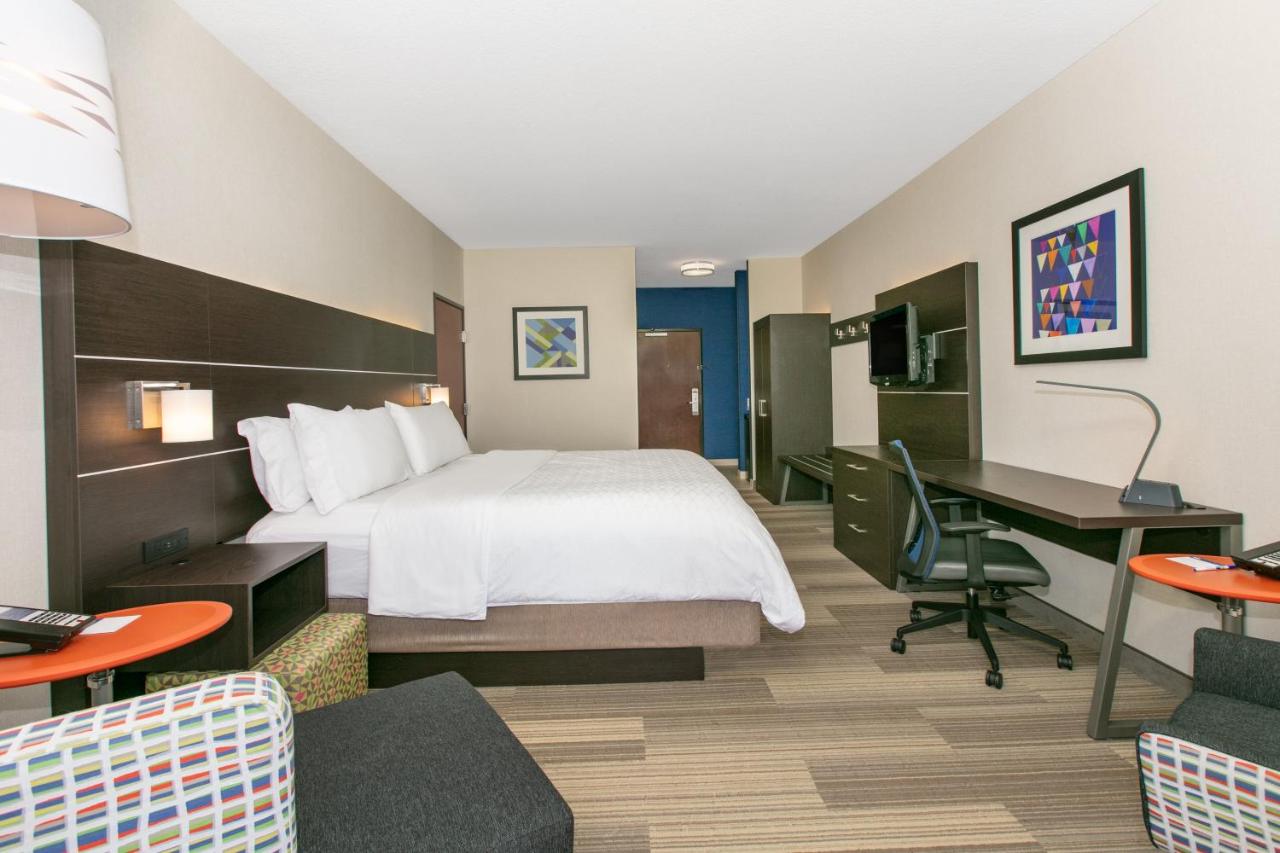 King Room with River View at Holiday Inn Express Hotel & Suites Seaside-Convention Center by IHG