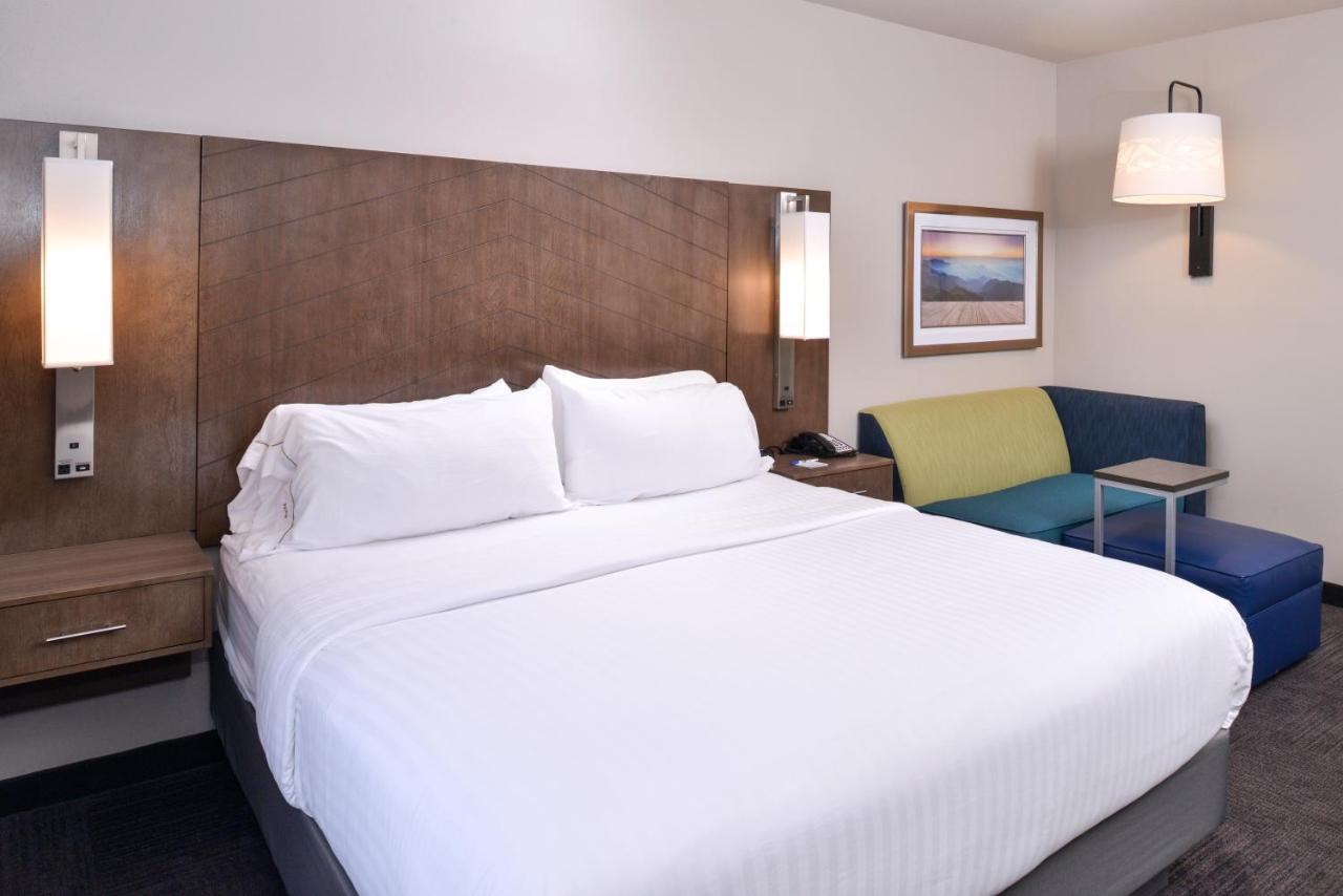 Executive King Room at Holiday Inn Express & Suites Bryant - Benton Area, an IHG Hotel