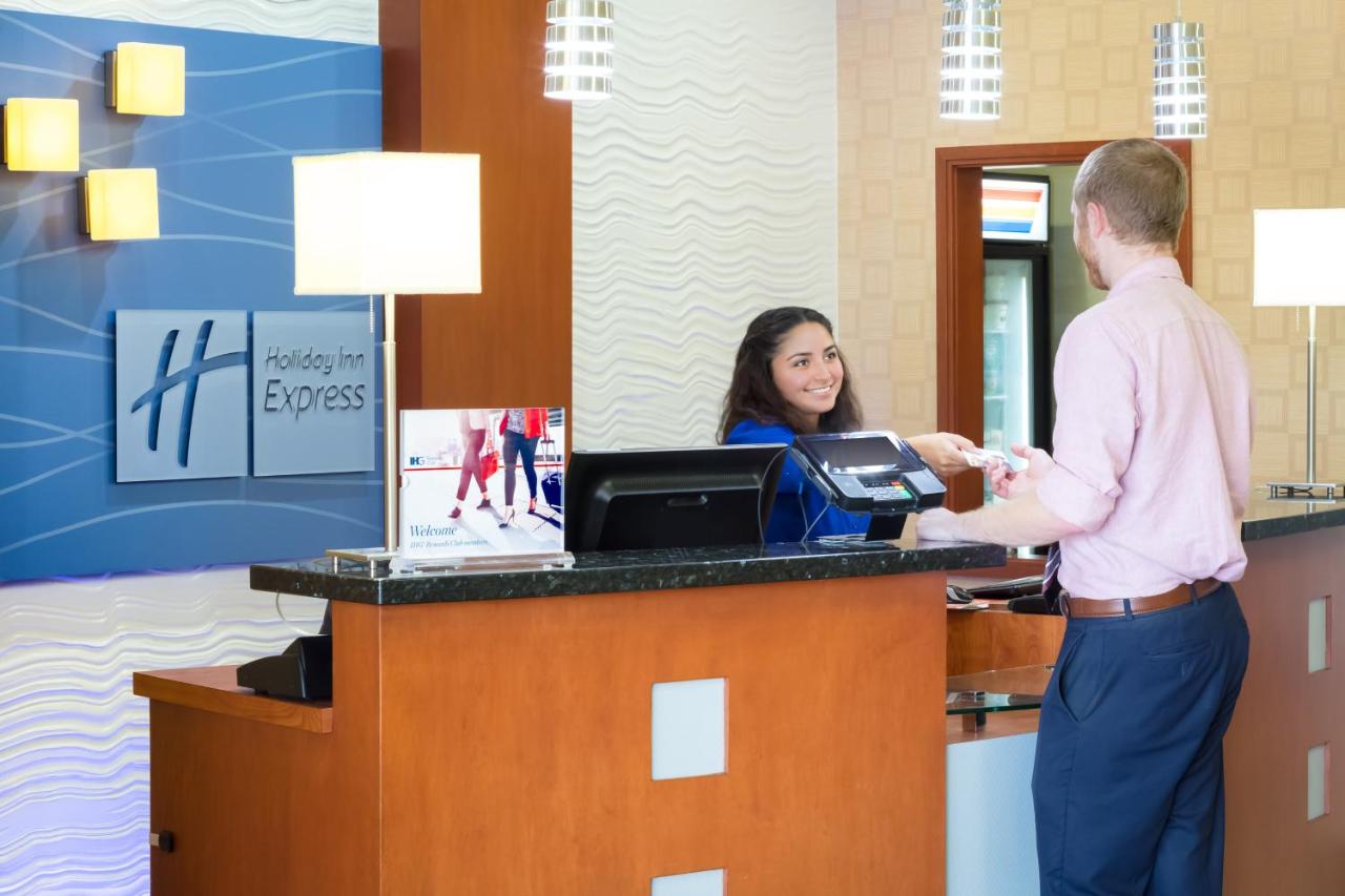  | Holiday Inn Express Hotel & Suites DALLAS WEST