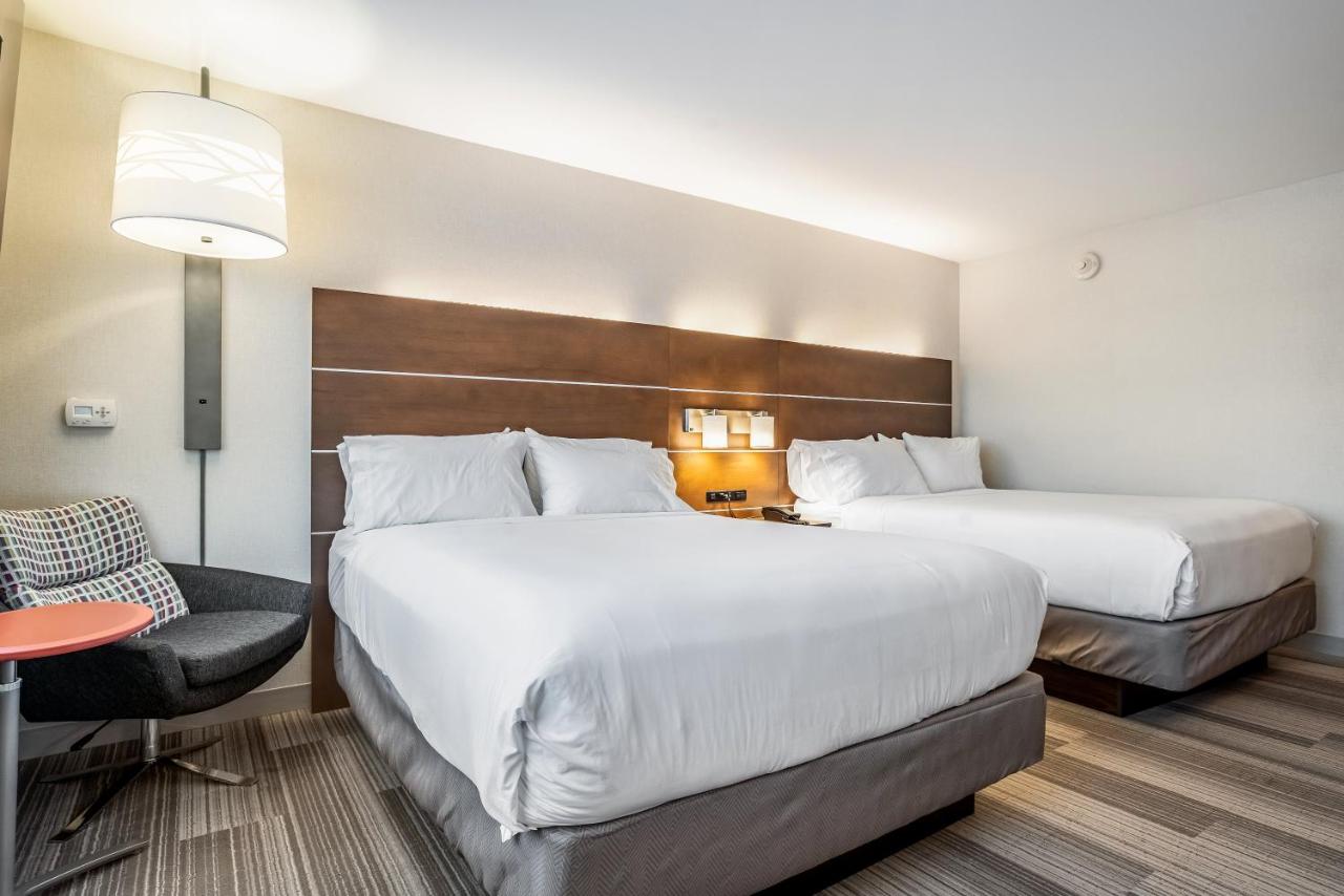 Queen Room with Two Queen Beds - Non-Smoking at Holiday Inn Express and Suites-Platteville by IHG