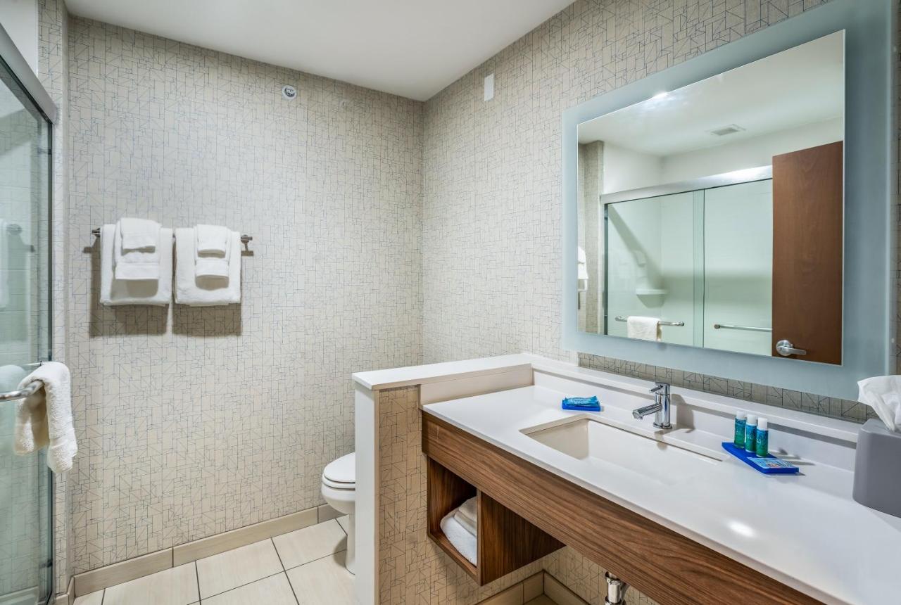 Queen Room with Two Queen Beds - Non-Smoking at Holiday Inn Express and Suites-Platteville by IHG