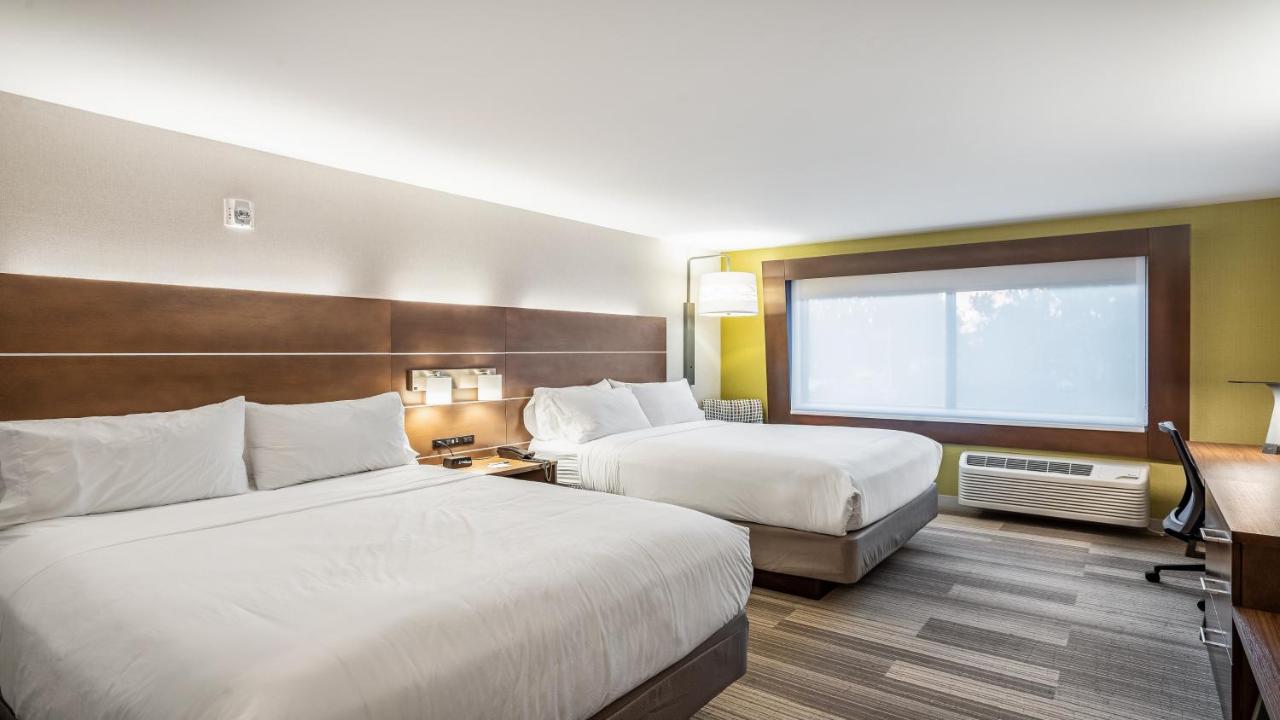 Queen Room with Two Queen Beds - Non-Smoking at Holiday Inn Express and Suites-Platteville by IHG