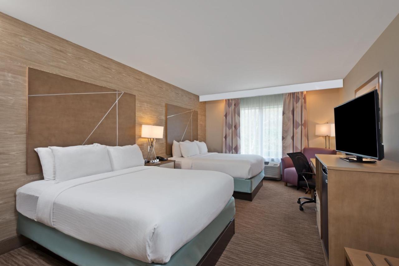 Queen Room with Two Queen Beds at Holiday Inn Express & Suites New Cumberland by IHG