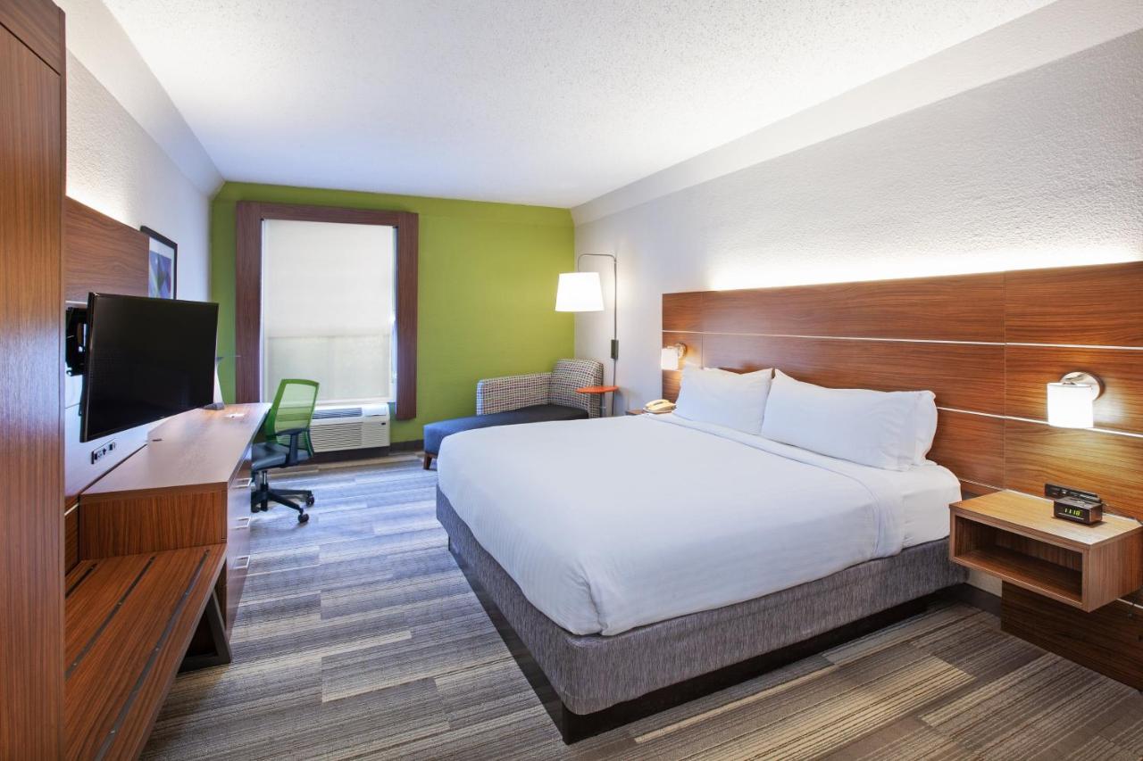 King Room - Mobility Access Tub - Non-Smoking at Holiday Inn Express & Suites Houston - Memorial Park Area by IHG