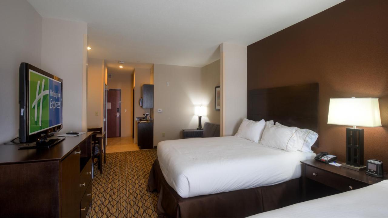 King Suite at Holiday Inn Express Hotel & Suites Elk City by IHG