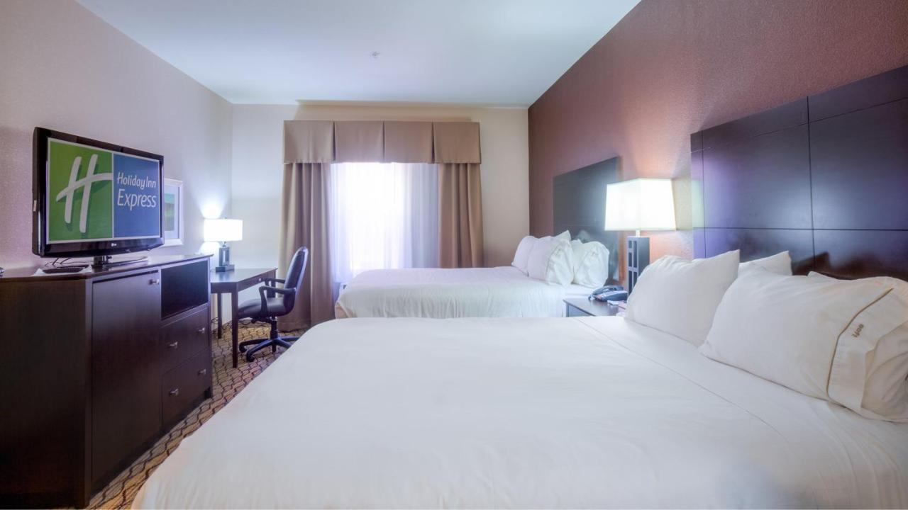 Queen Suite at Holiday Inn Express Hotel & Suites Elk City by IHG