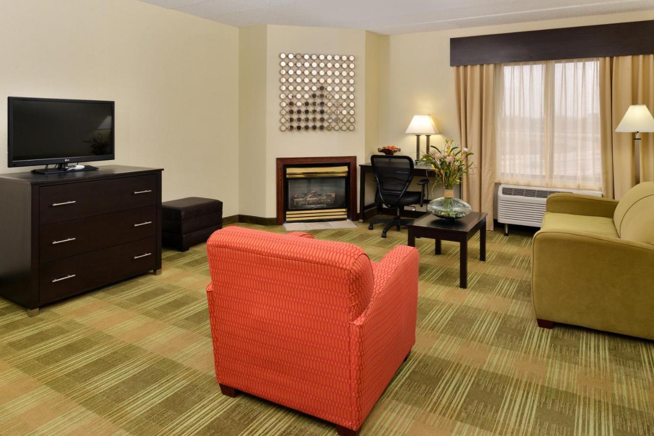  | Holiday Inn Express and Suites Indianapolis W- Airport Area