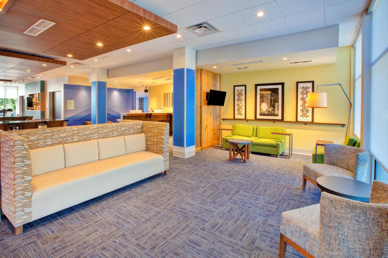  | Holiday Inn Express & Suites New Castle