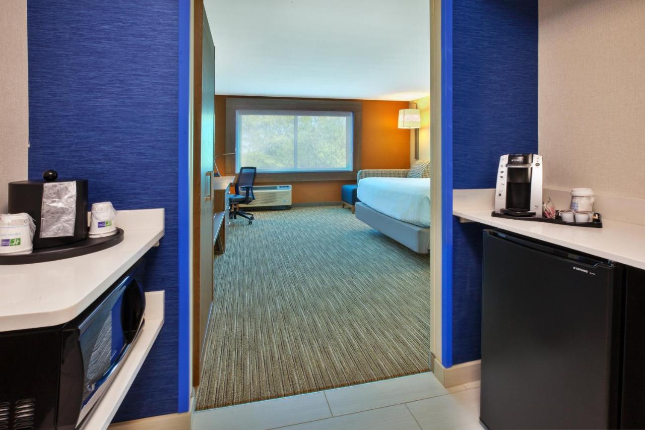 King Room - Disability Access at Holiday Inn Express & Suites New Castle by IHG