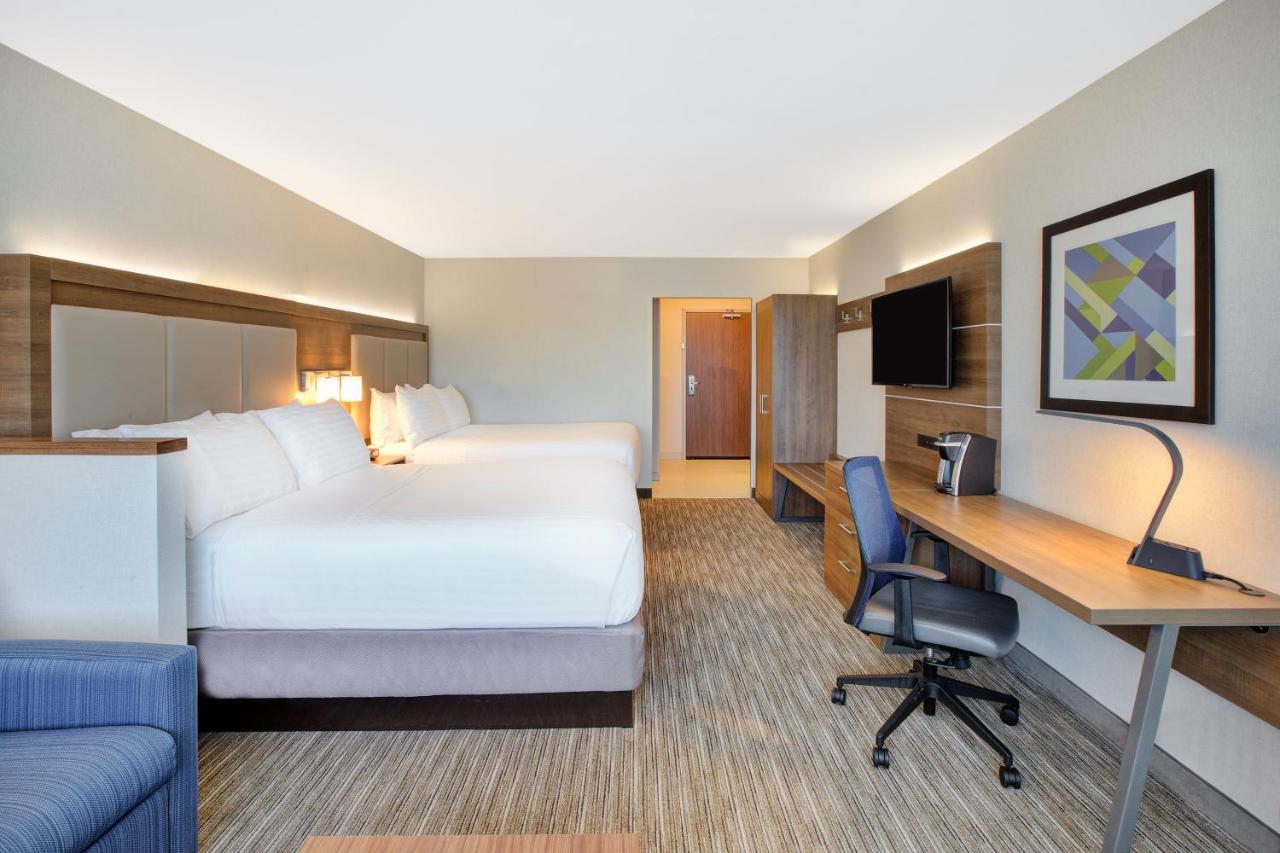 Suite with Mobility Accessible Tub - Non-Smoking at Holiday Inn Express & Suites New Castle by IHG