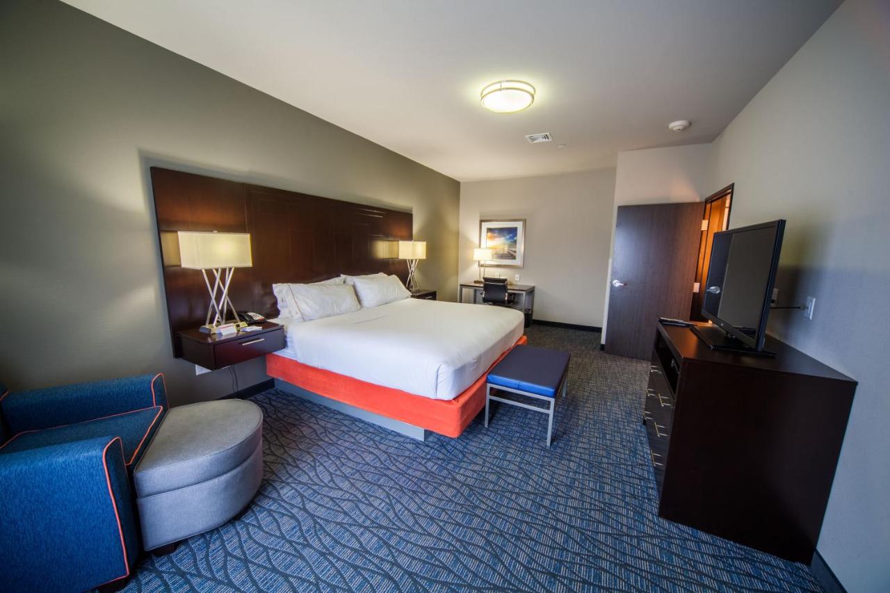 Two Room Suite - Hearing/Mobile Accessible at Holiday Inn Express & Suites Oklahoma City Southeast I-35 by IHG
