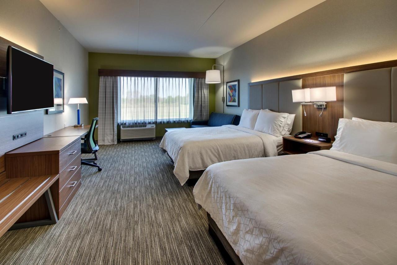 Deluxe Suite - Mobility Accessible - Non-Smoking at Holiday Inn Express & Suites Findlay North by IHG