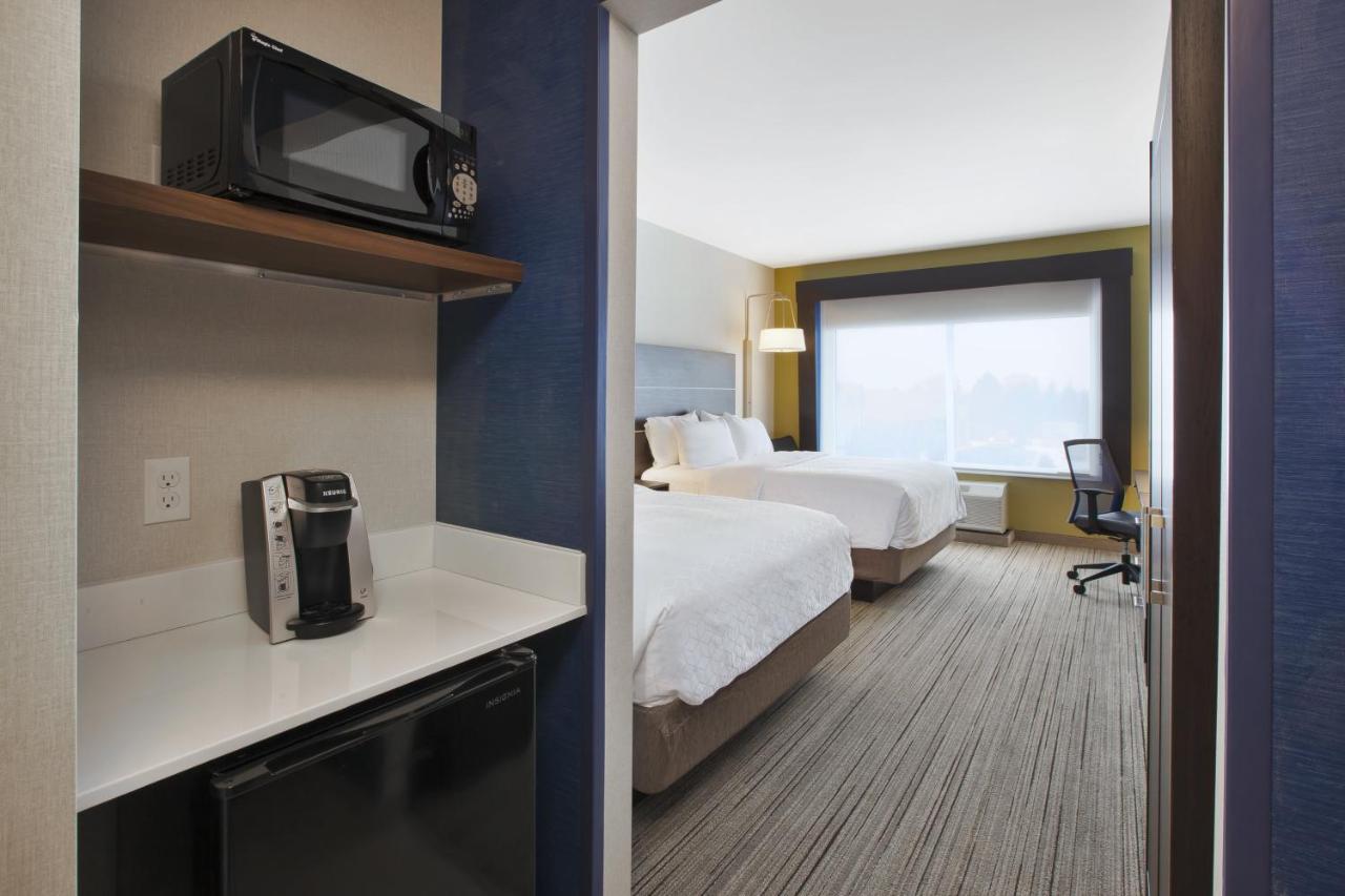 Queen Room with Two Queen Beds - Non-Smoking at Holiday Inn Express Auburn Hills South by IHG