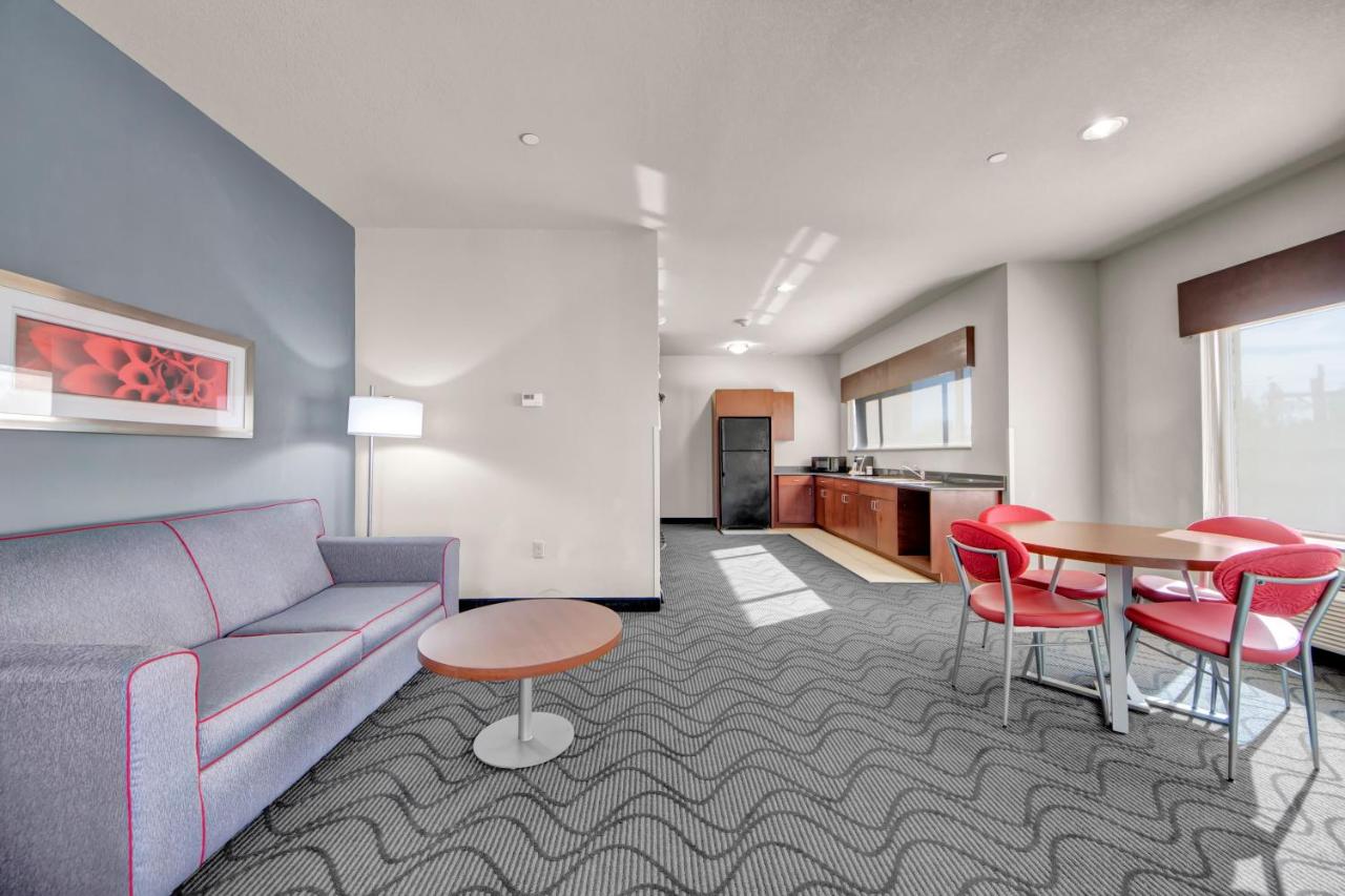 Executive King Suite at Holiday Inn Express & Suites Oklahoma City North by IHG