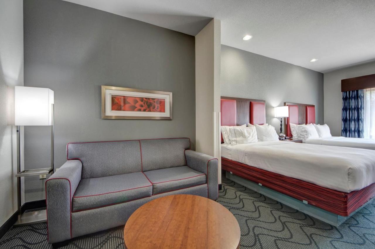 Queen Suite with Two Queen Beds at Holiday Inn Express & Suites Oklahoma City North by IHG