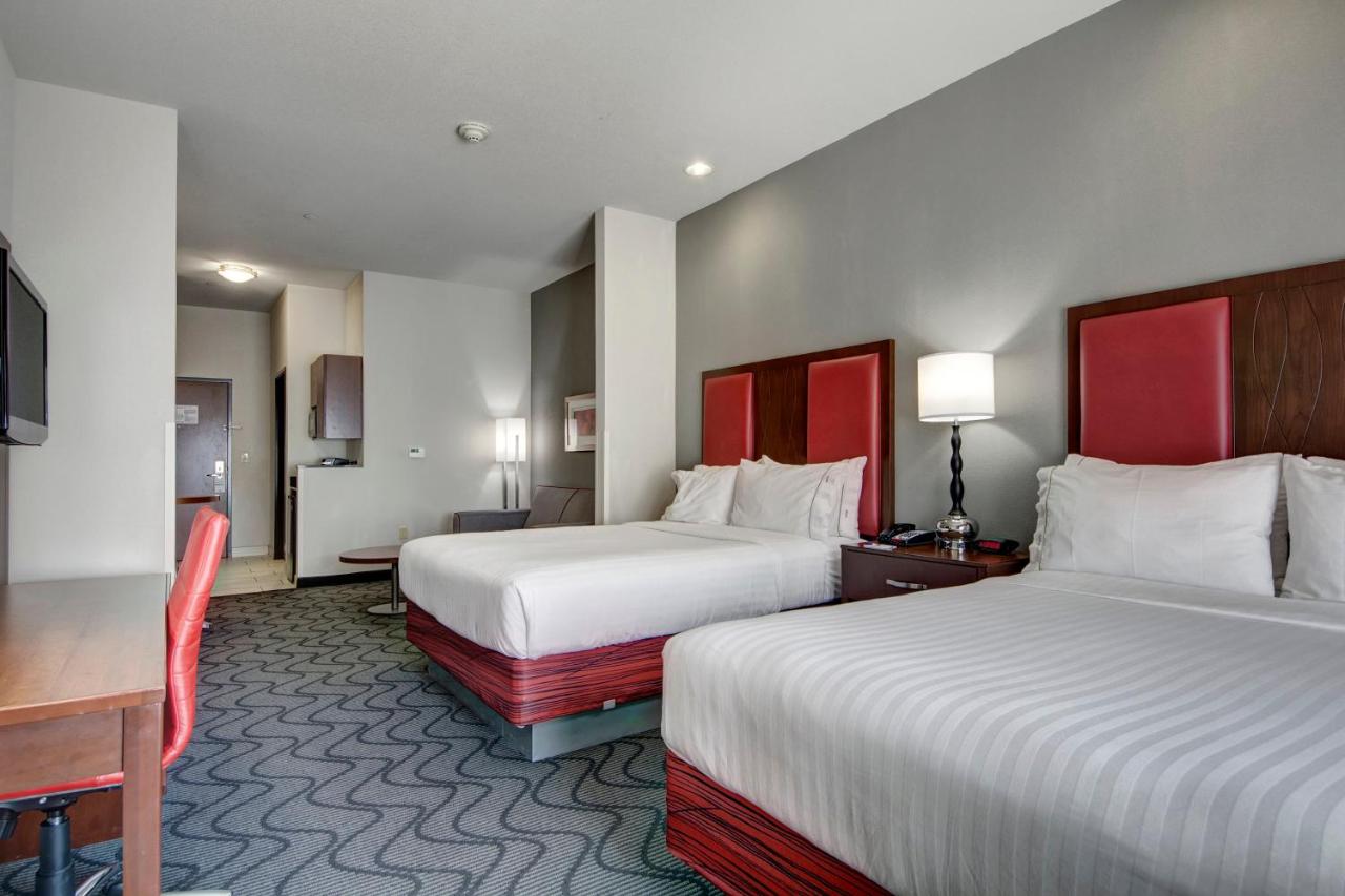 Queen Suite with Two Queen Beds at Holiday Inn Express & Suites Oklahoma City North by IHG