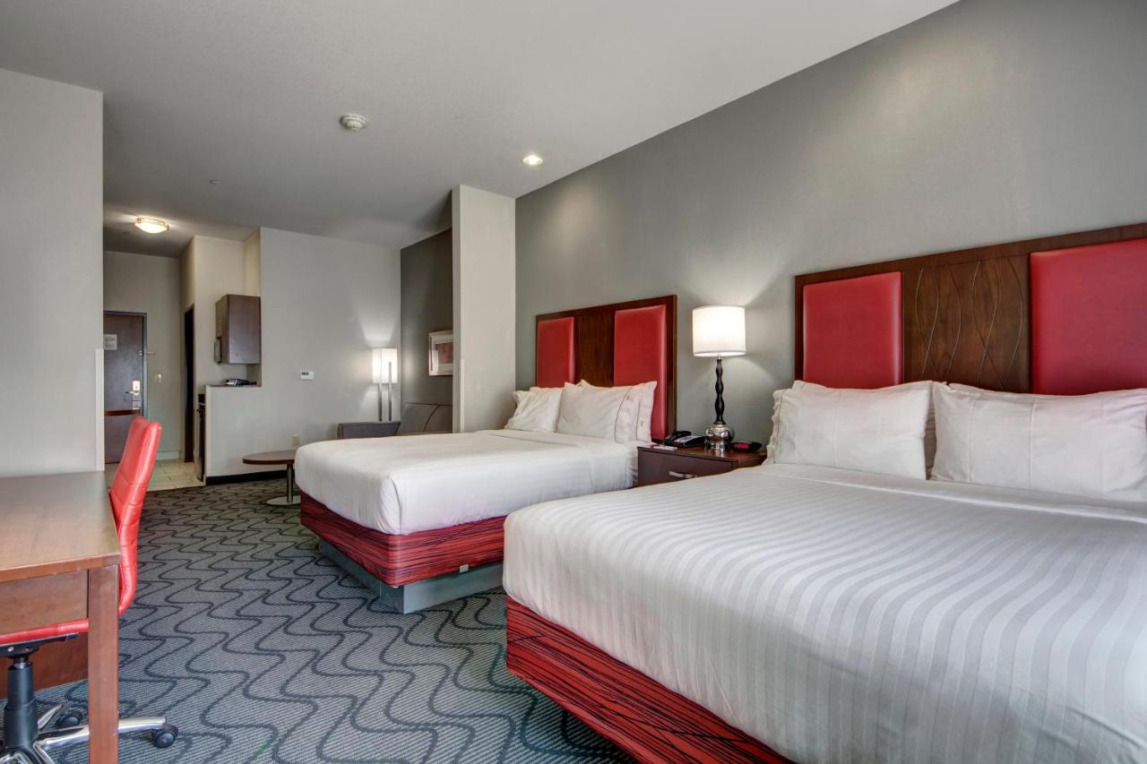 Queen Suite with Two Queen Beds at Holiday Inn Express & Suites Oklahoma City North by IHG
