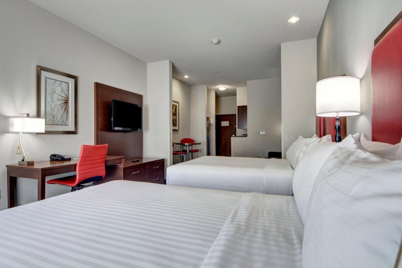 Queen Suite with Two Queen Beds at Holiday Inn Express & Suites Oklahoma City North by IHG