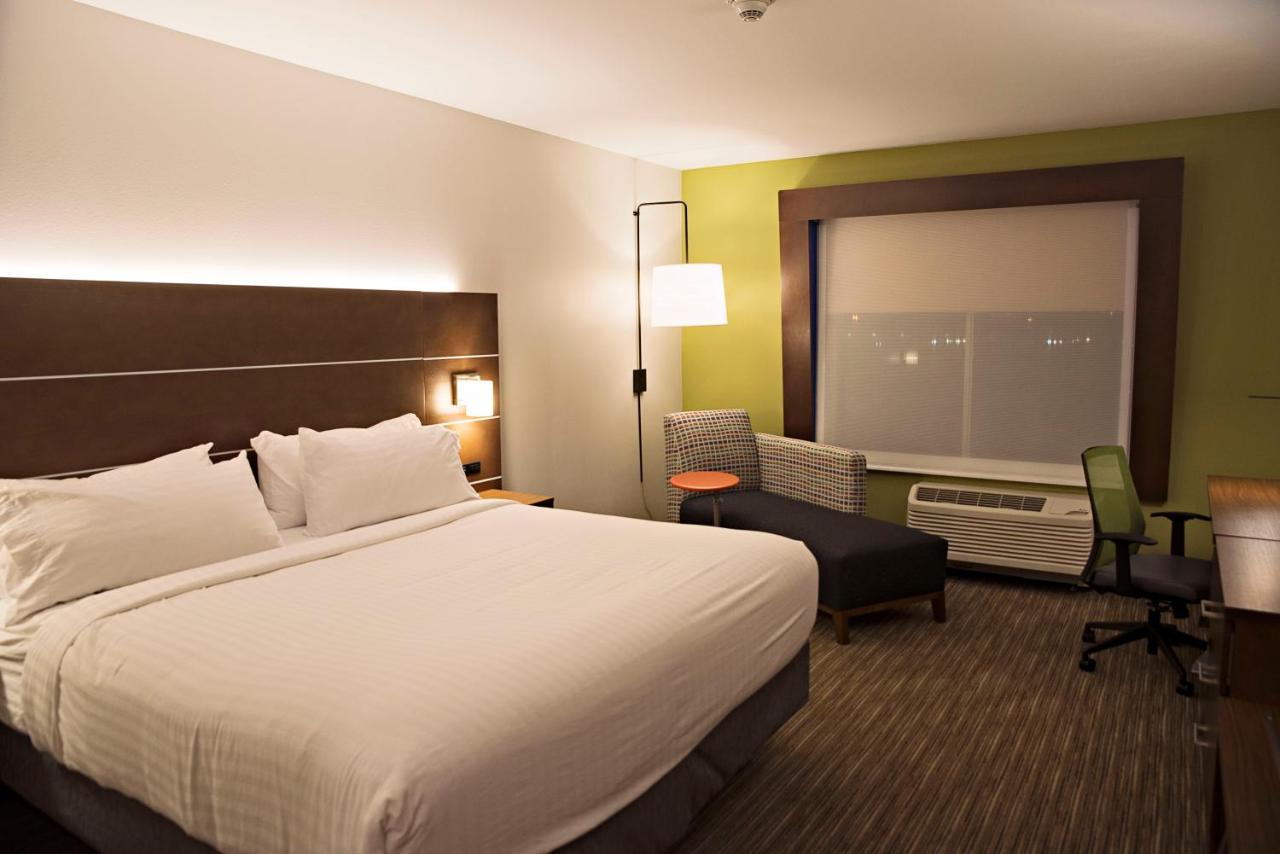 Leisure King Room - Non-Smoking at Holiday Inn Express & Suites Rantoul by IHG