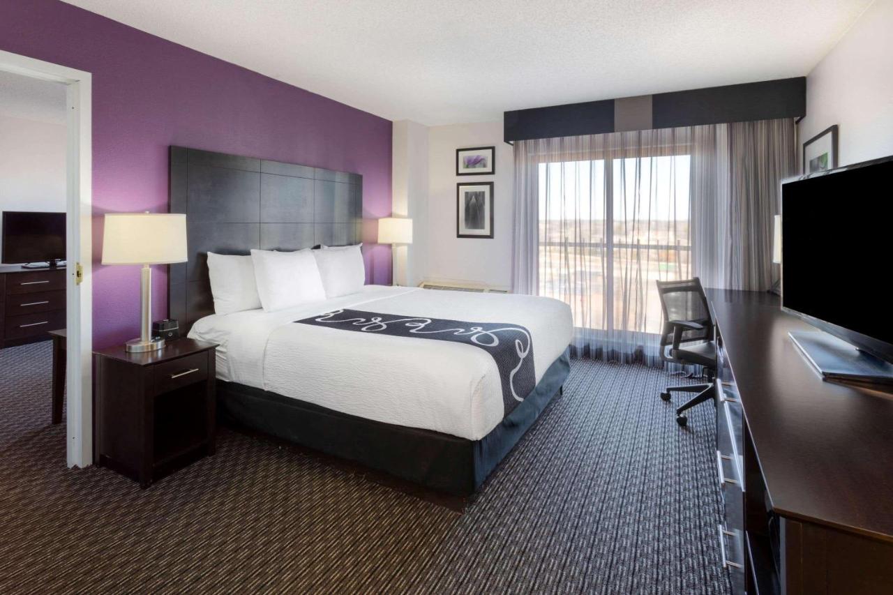 Deluxe King Suite with Mobility/Hearing Impaired Access - Non-Smoking at Bloom Hotel