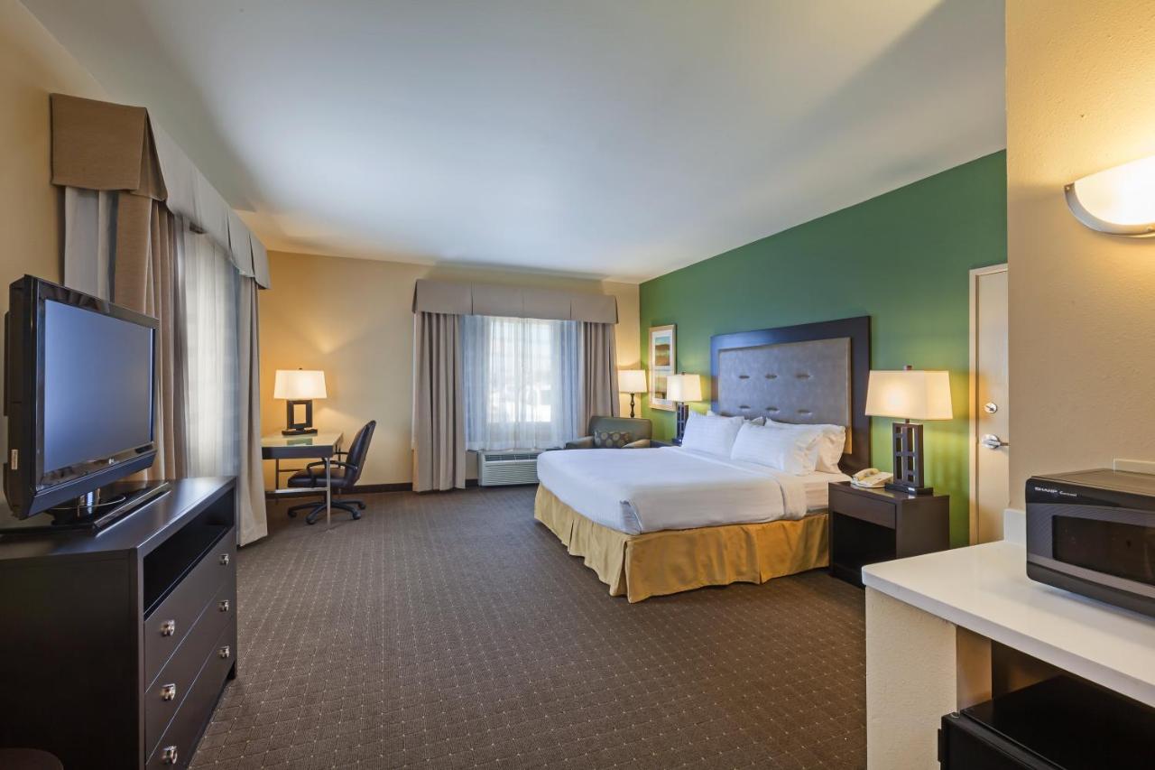 King Room at Holiday Inn Express & Suites Eagle Pass by IHG
