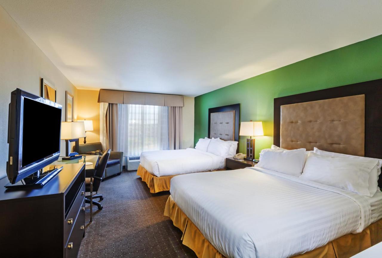 Queen Room with Two Queen Beds at Holiday Inn Express & Suites Eagle Pass by IHG