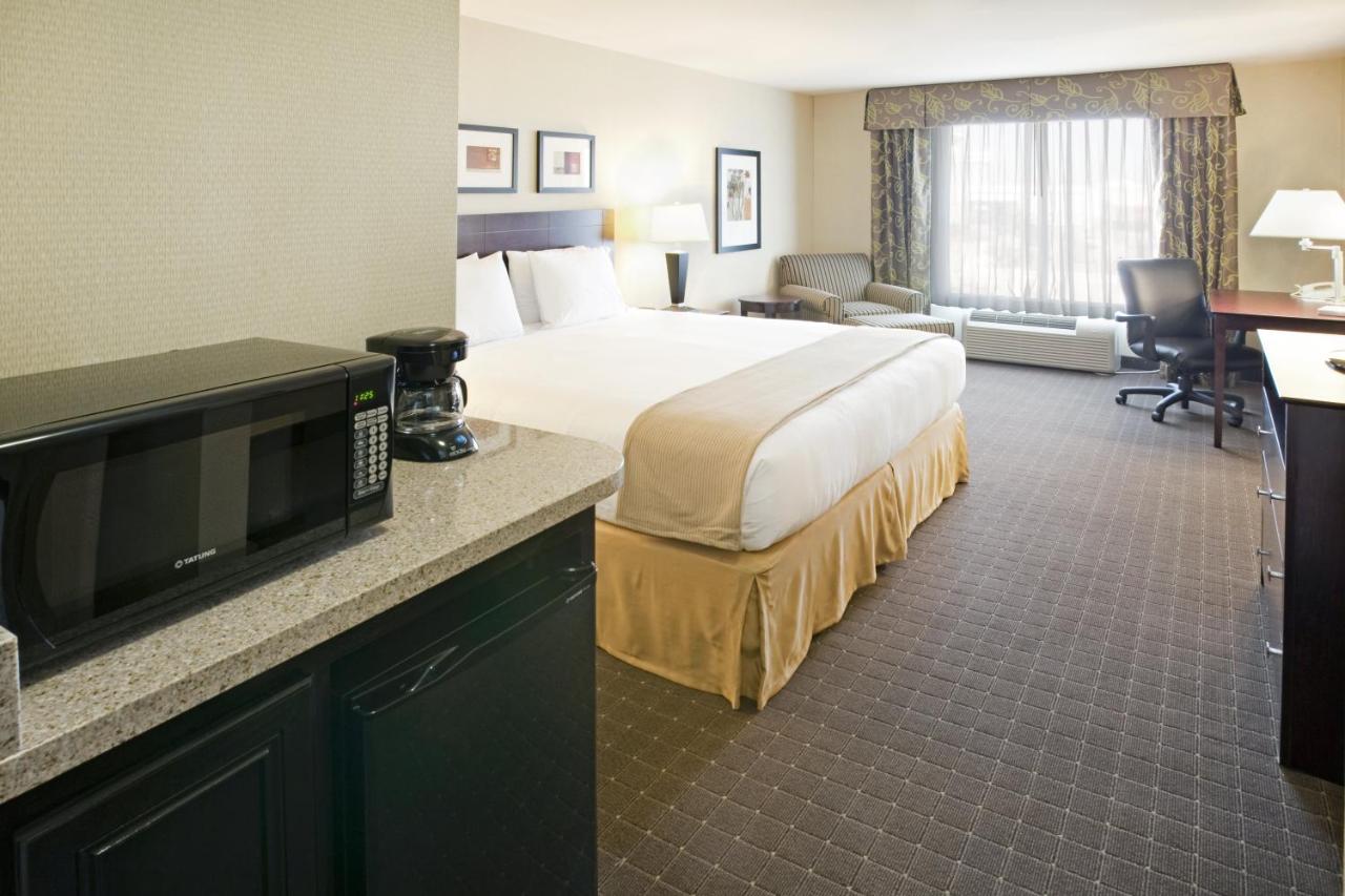 King Room - Disability Access/Non-Smoking at Holiday Inn Express & Suites Eagle Pass by IHG