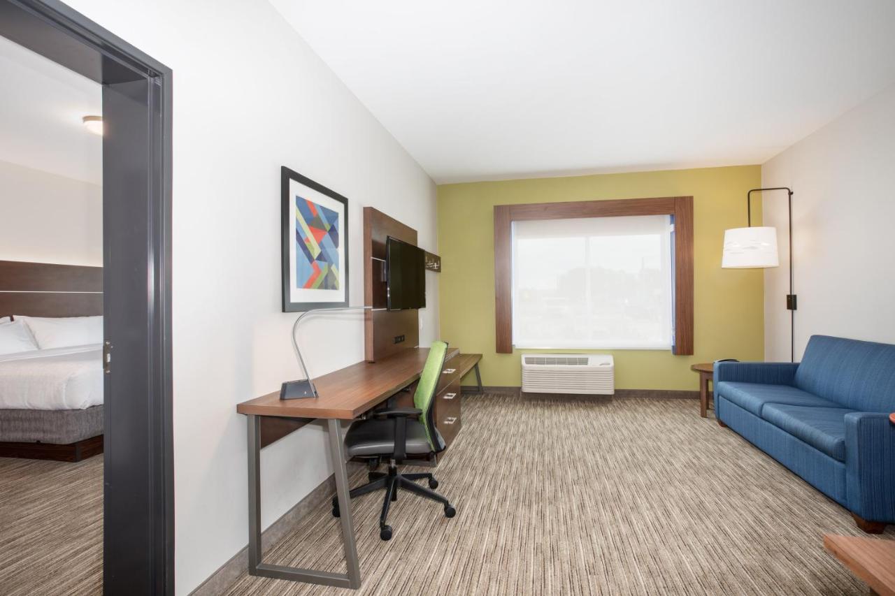 One-Bedroom Executive Room - Non-Smoking at Holiday Inn Express & Suites Sterling by IHG