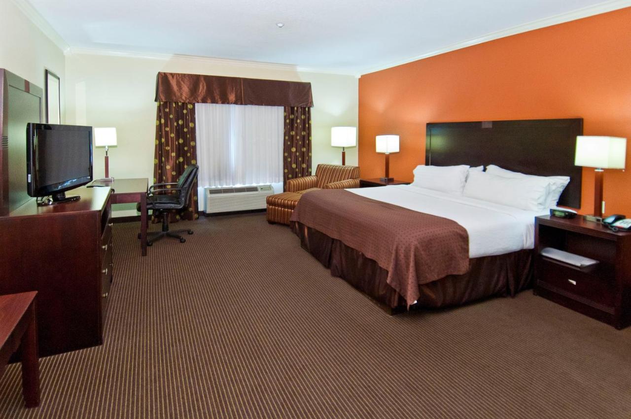  | Holiday Inn Hotel & Suites Lake Charles South
