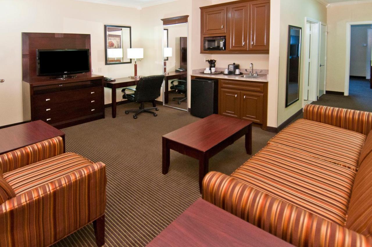  | Holiday Inn Hotel & Suites Lake Charles South