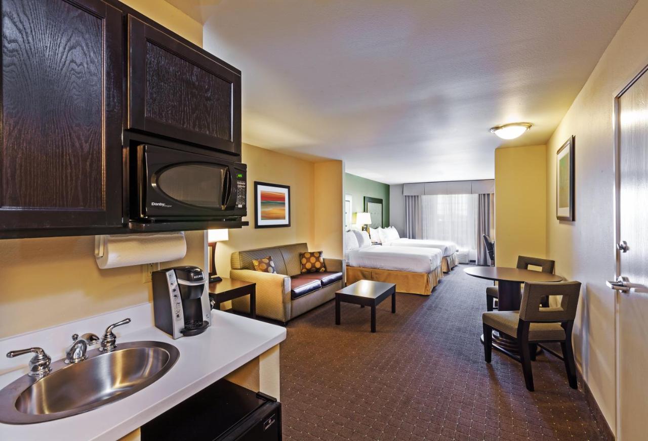 King Suite - Non-Smoking at Holiday Inn Express & Suites Eagle Pass by IHG