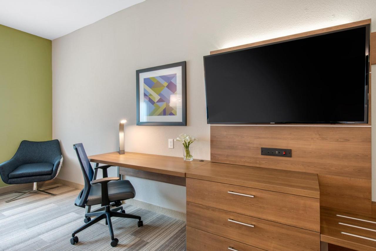 Queen Room with Two Queen Beds- Mobility Access/Non-Smoking at Holiday Inn Express & Suites Alachua - Gainesville Area by IHG