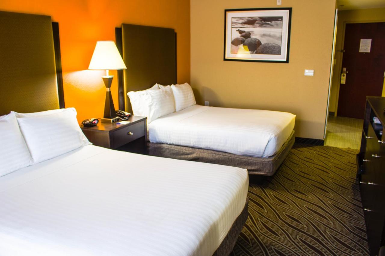 Double Room with Bath Tub - Disability Access/Non-Smoking at Holiday Inn Express Havelock NW- New Bern by IHG