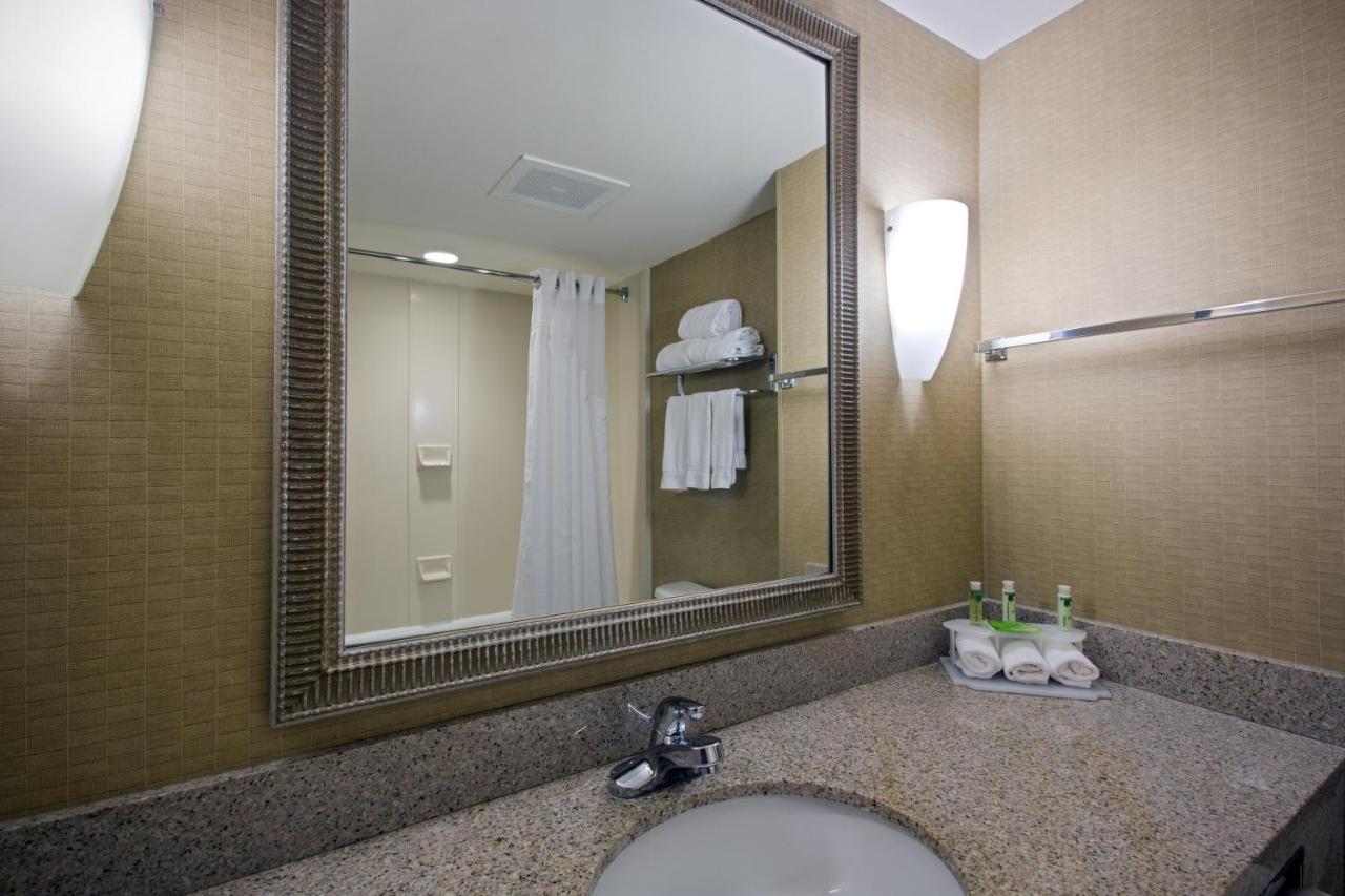  | Holiday Inn Express & Suites Flowood