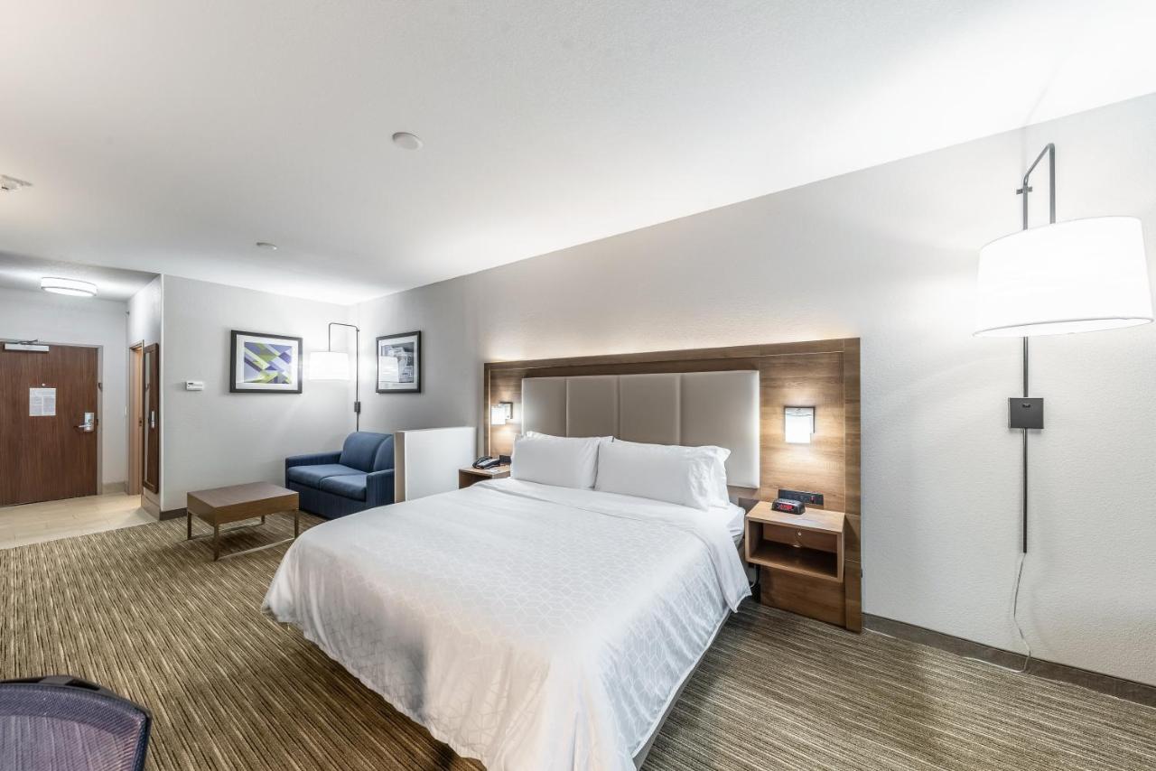 King Suite at Holiday Inn Express & Suites Fort Worth - Fossil Creek by IHG